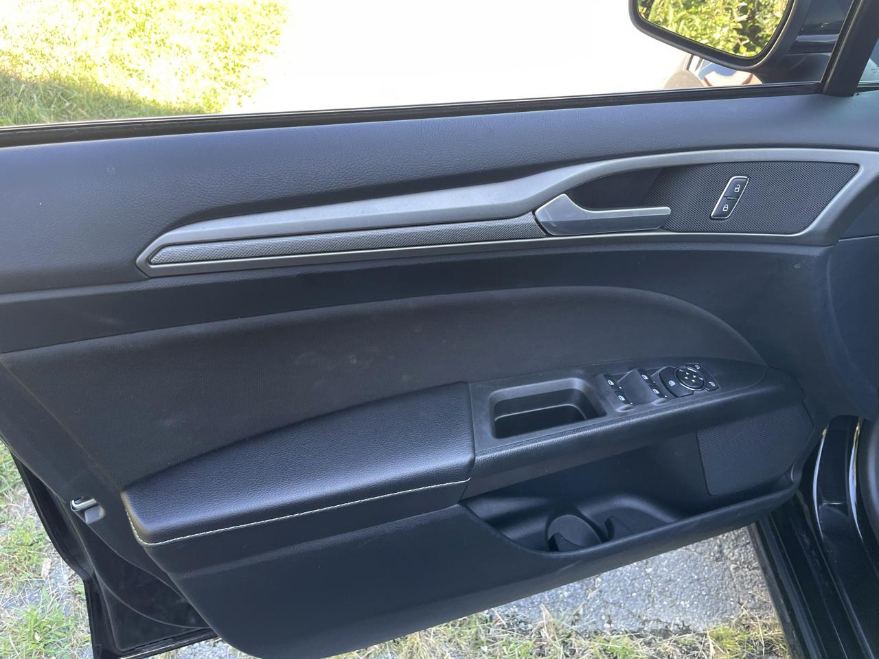 Ford Fusion SE FWD 2020