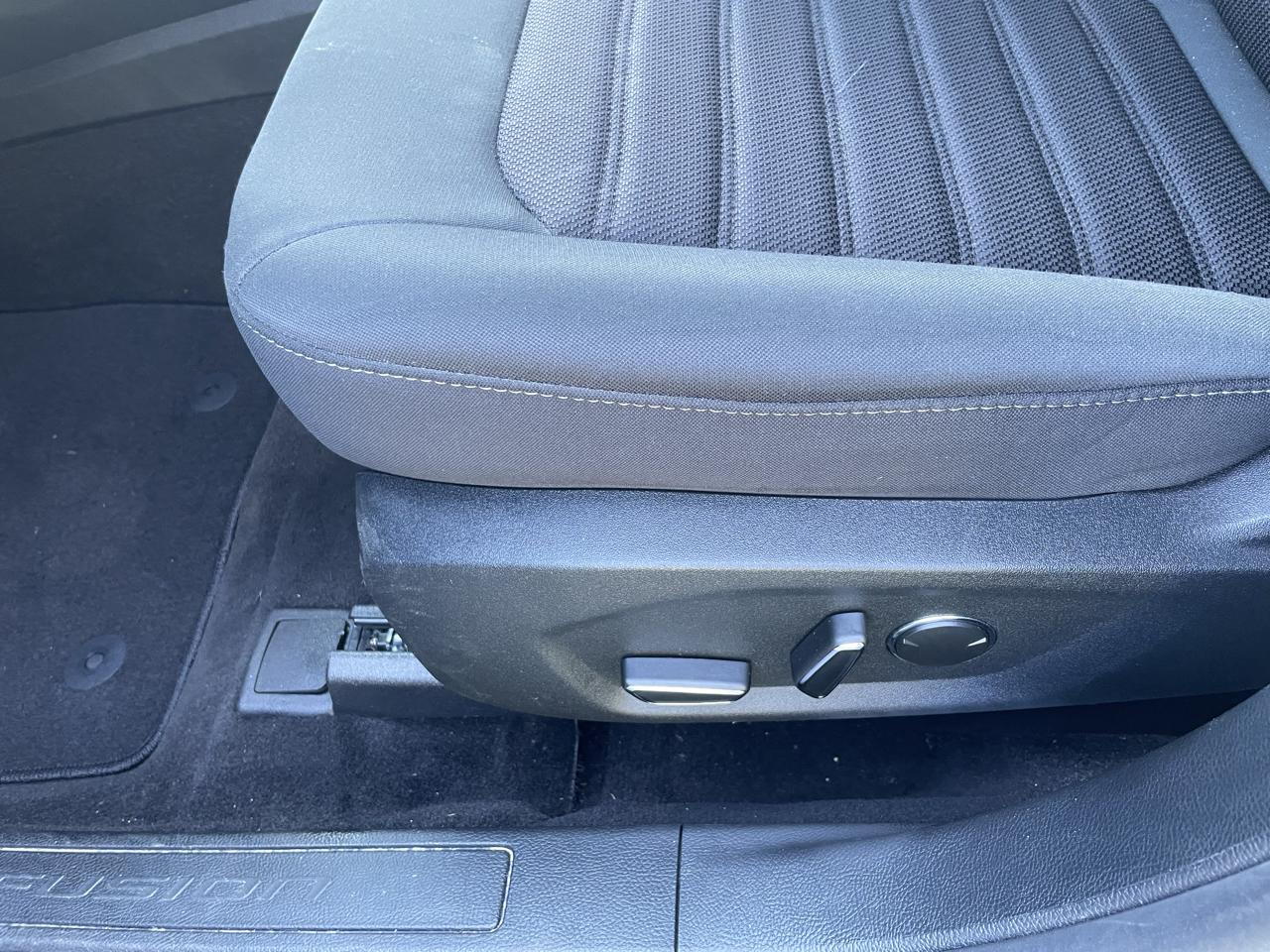 Ford Fusion SE FWD 2020
