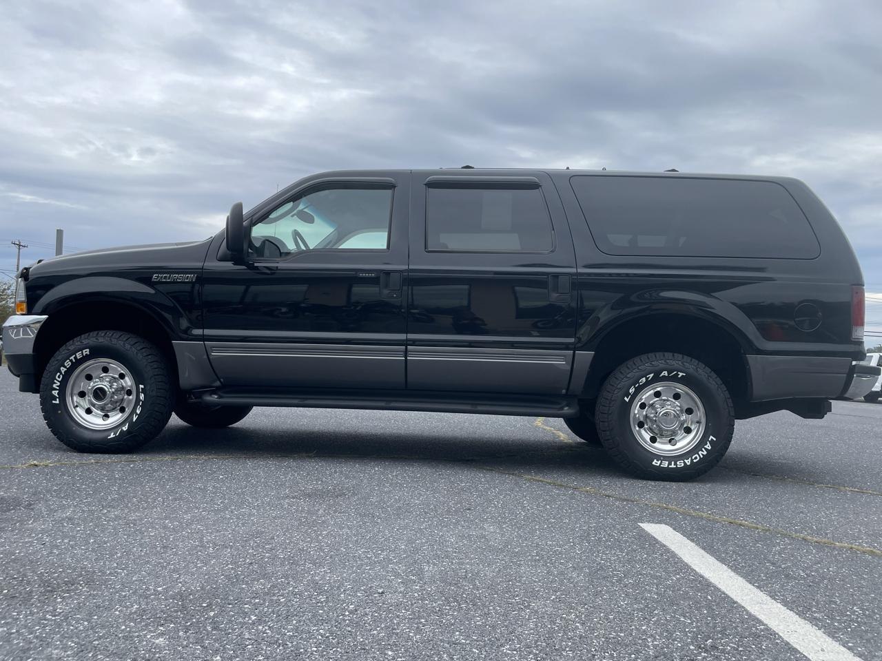 Ford Excursion 137" WB 5.4L XLT Premium 4WD 2003