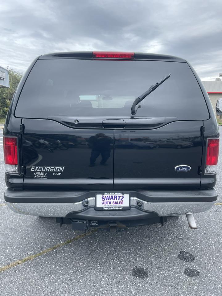 Ford Excursion 137" WB 5.4L XLT Premium 4WD 2003