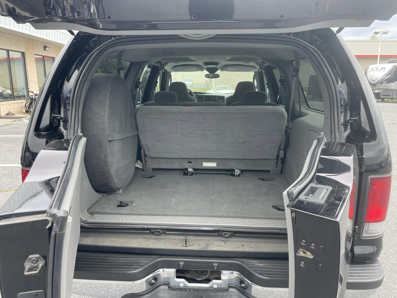 Ford Excursion 137" WB 5.4L XLT Premium 4WD 2003