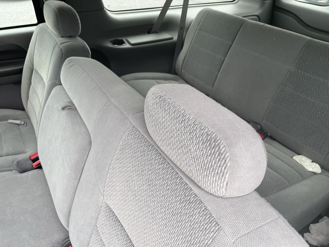 Ford Excursion 137" WB 5.4L XLT Premium 4WD 2003