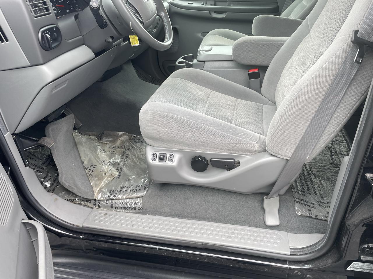 Ford Excursion 137" WB 5.4L XLT Premium 4WD 2003