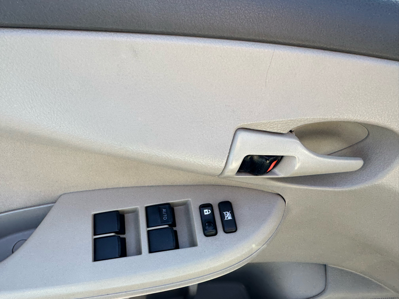 Toyota Corolla 4dr Sdn Man (Natl) 2009