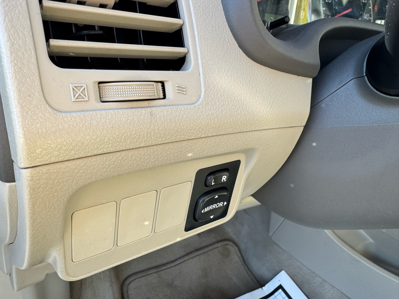 Toyota Corolla 4dr Sdn Man (Natl) 2009