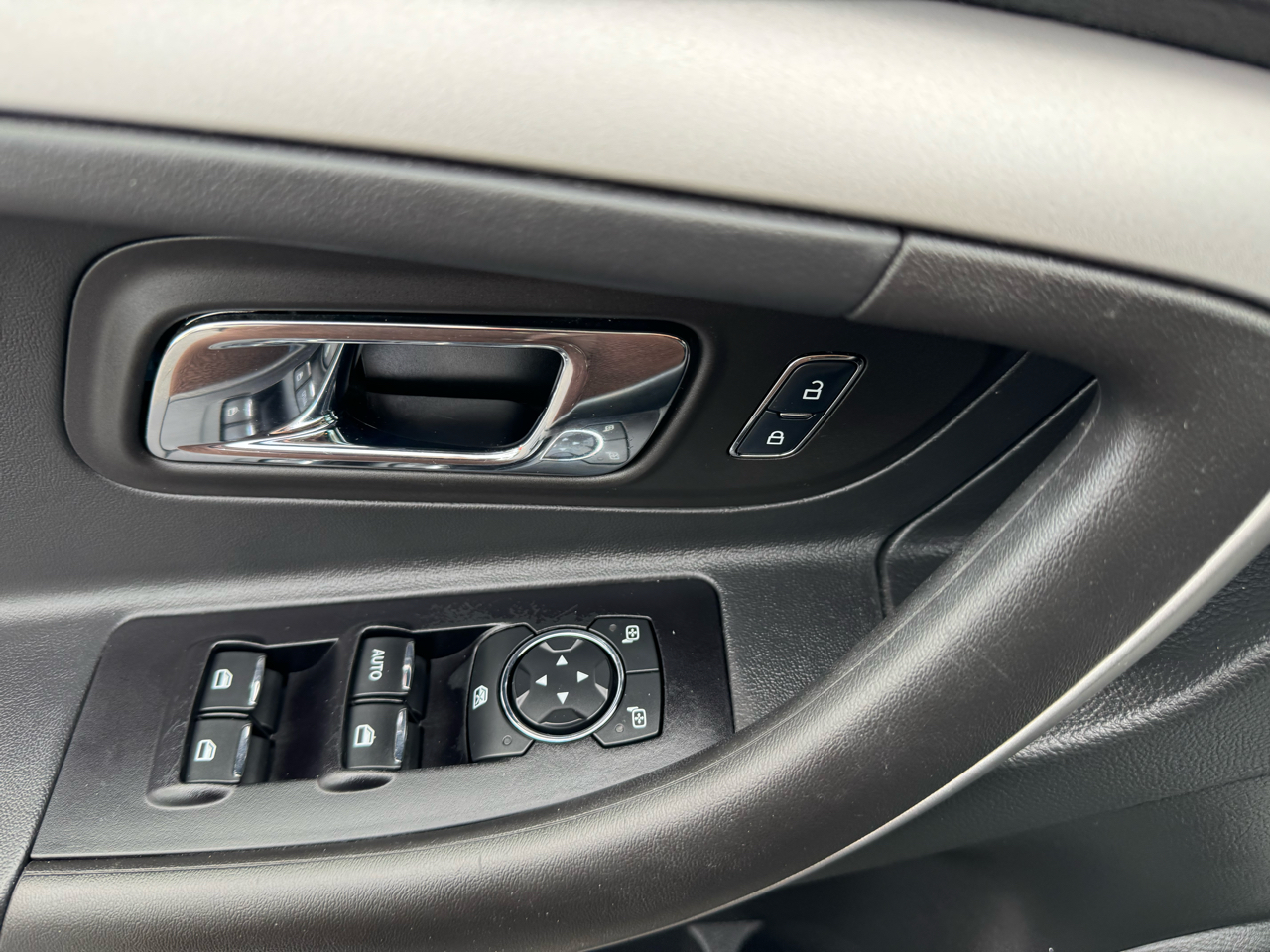 Ford Taurus SEL AWD 2018