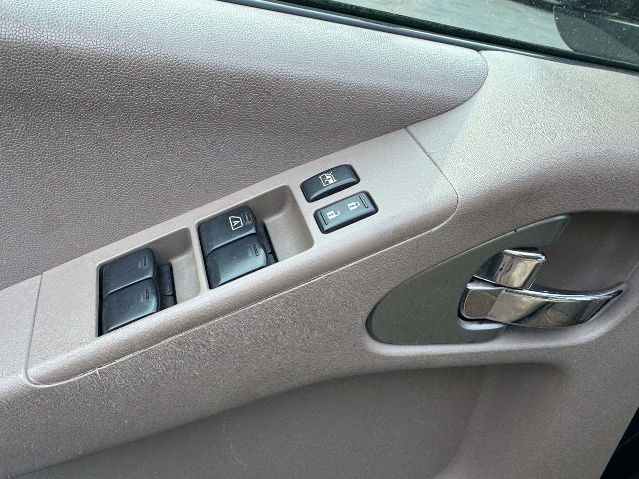 Nissan Frontier 4WD Crew Cab SWB Auto SE 2010