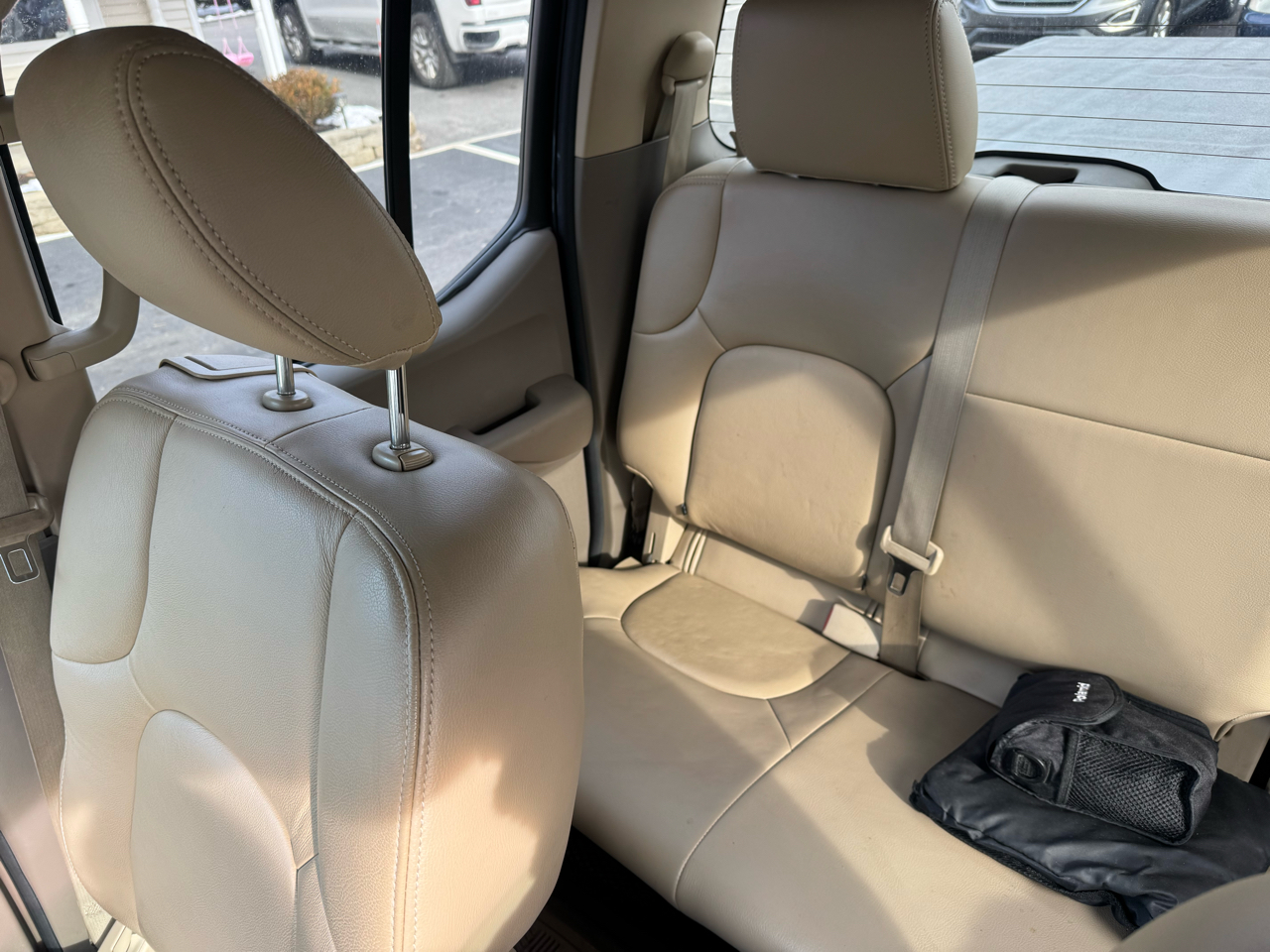 Nissan Frontier 4WD Crew Cab SWB Auto SE 2010