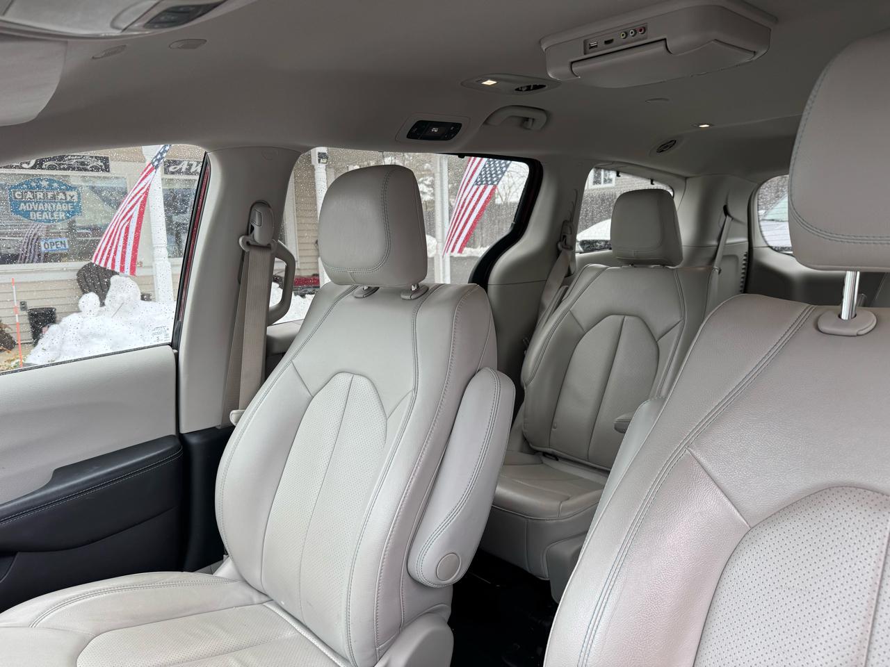 Chrysler Pacifica Hybrid Touring L FWD 2020