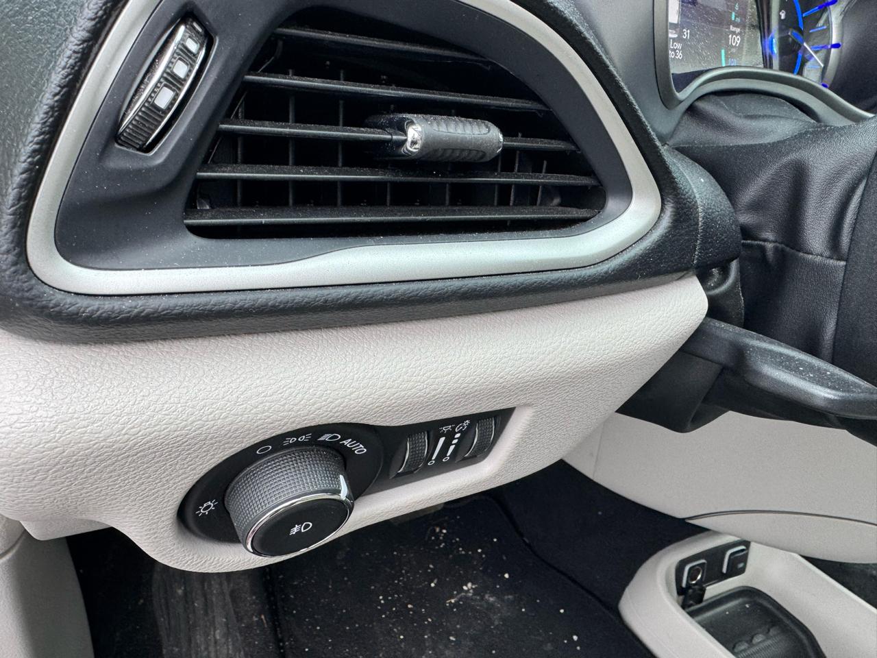 Chrysler Pacifica Hybrid Touring L FWD 2020