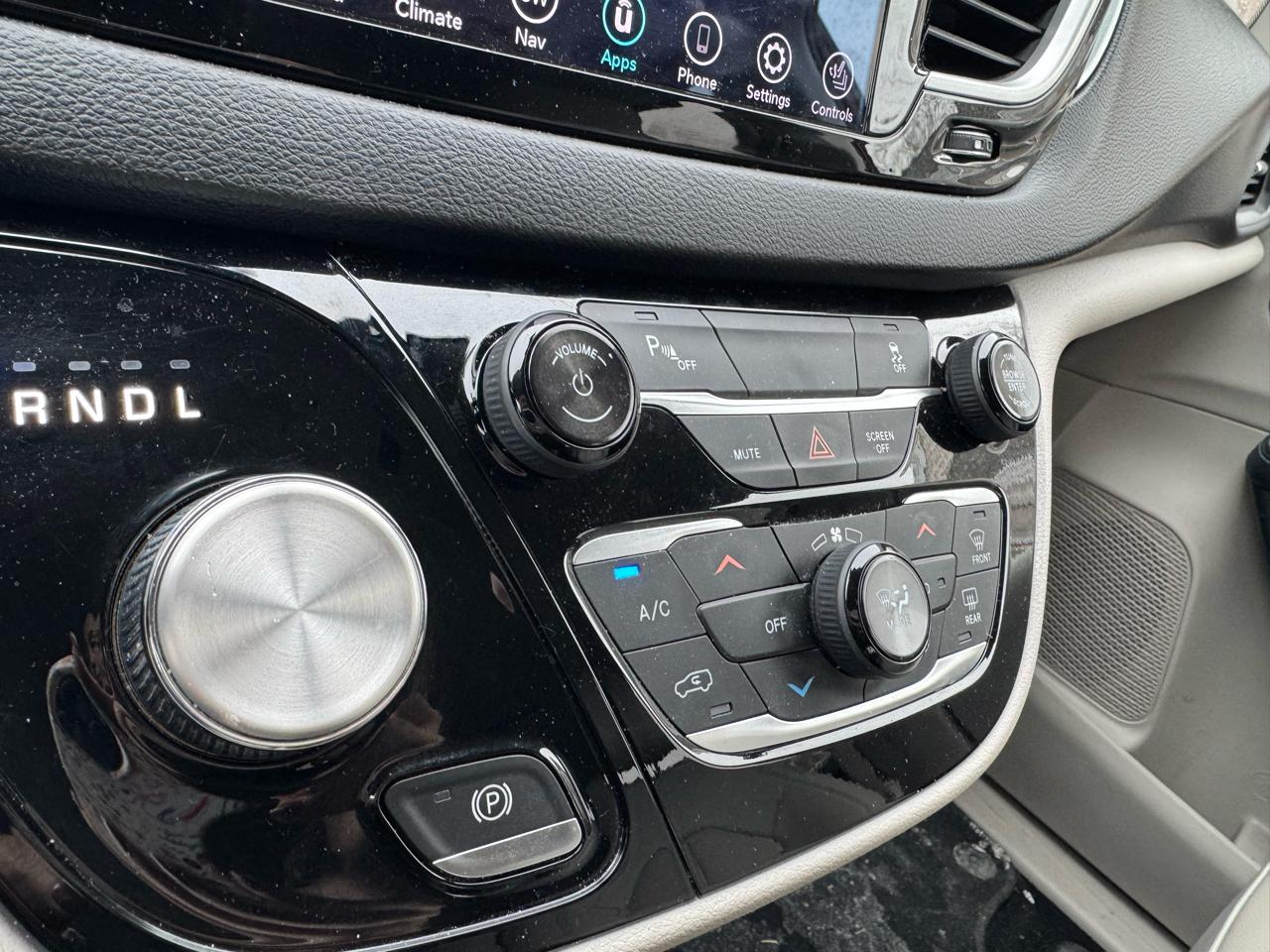 Chrysler Pacifica Hybrid Touring L FWD 2020