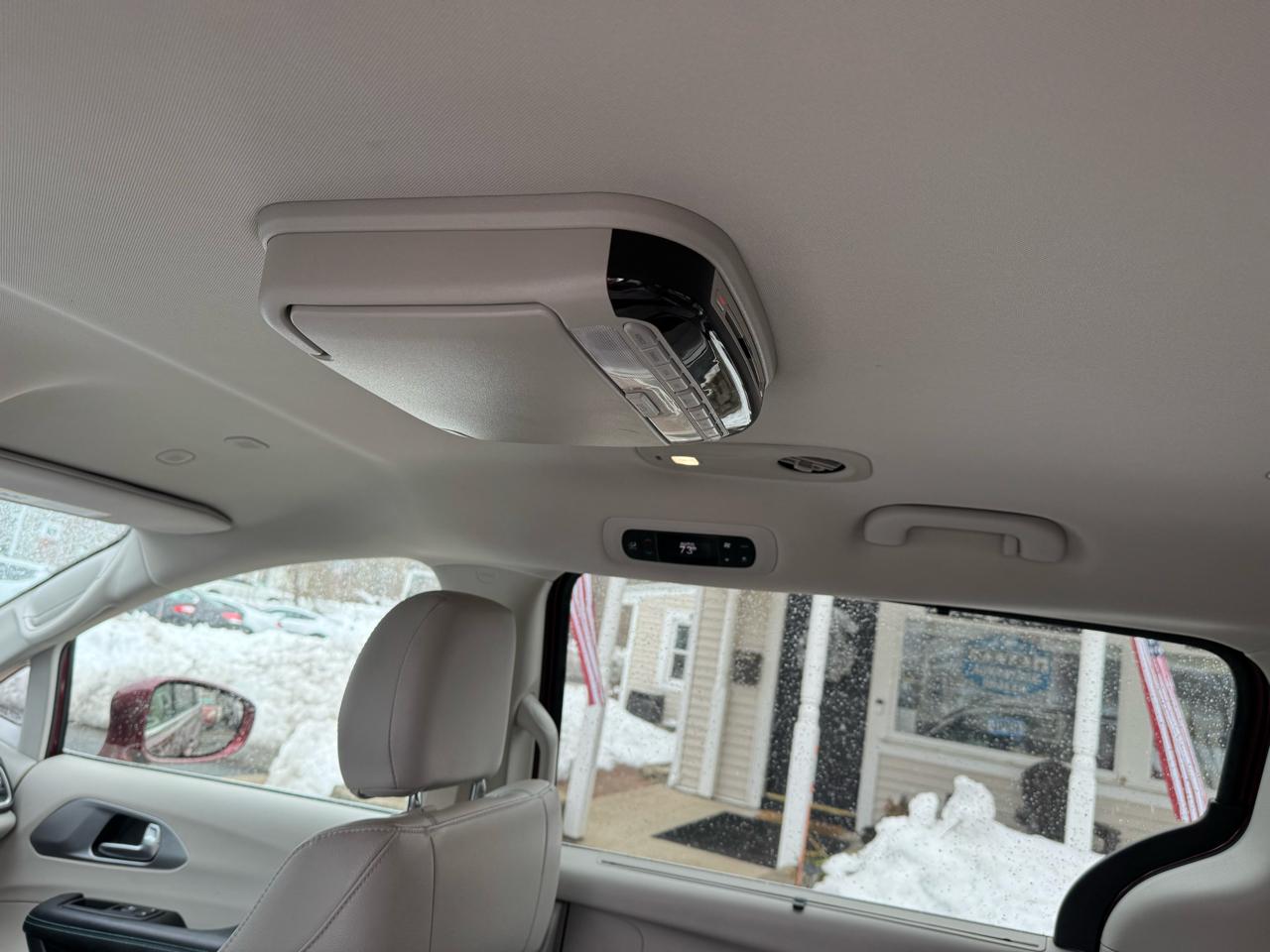 Chrysler Pacifica Hybrid Touring L FWD 2020