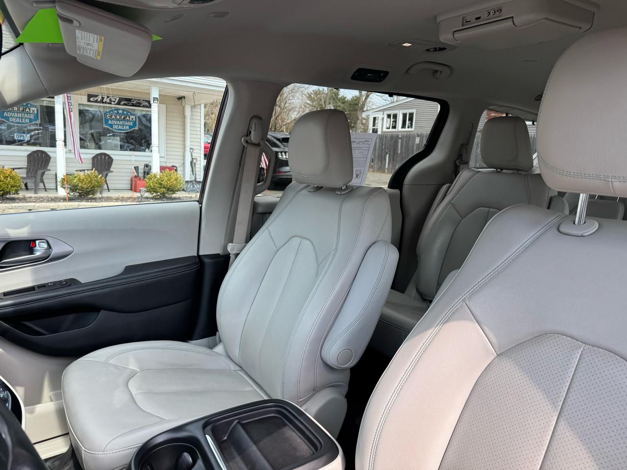 Chrysler Pacifica Hybrid Touring L FWD 2020