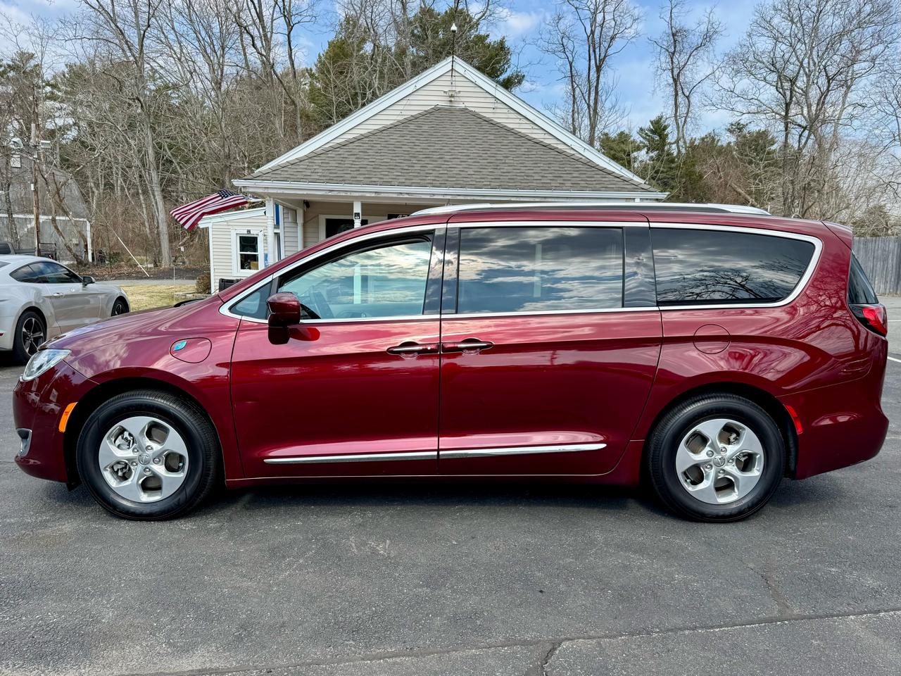 Chrysler Pacifica Hybrid Touring L FWD 2020