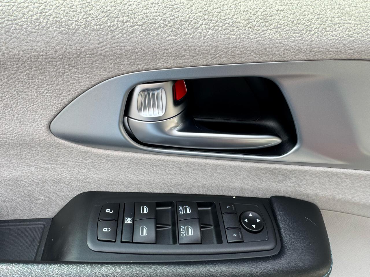 Chrysler Pacifica Hybrid Touring L FWD 2020