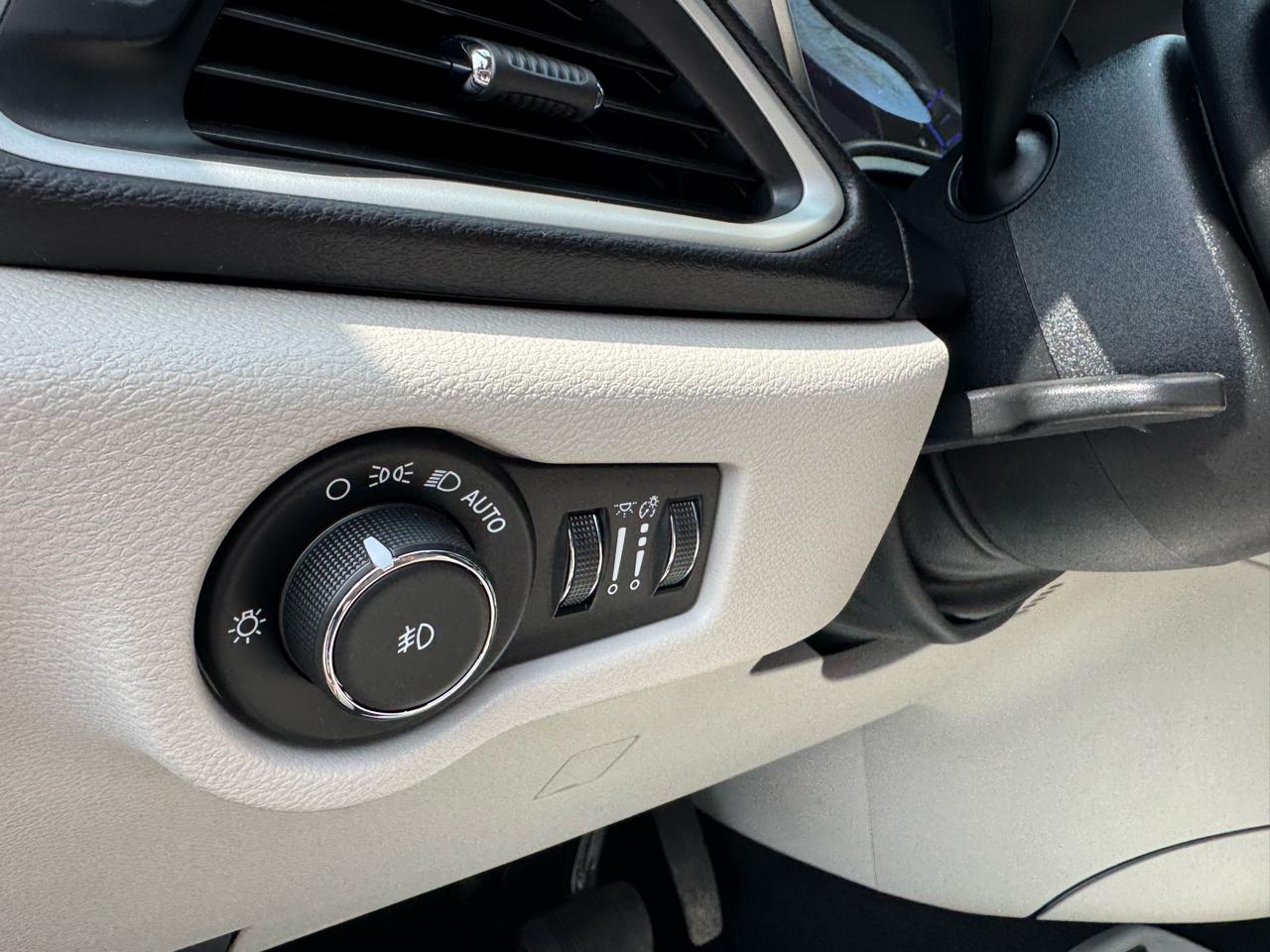 Chrysler Pacifica Hybrid Touring L FWD 2020