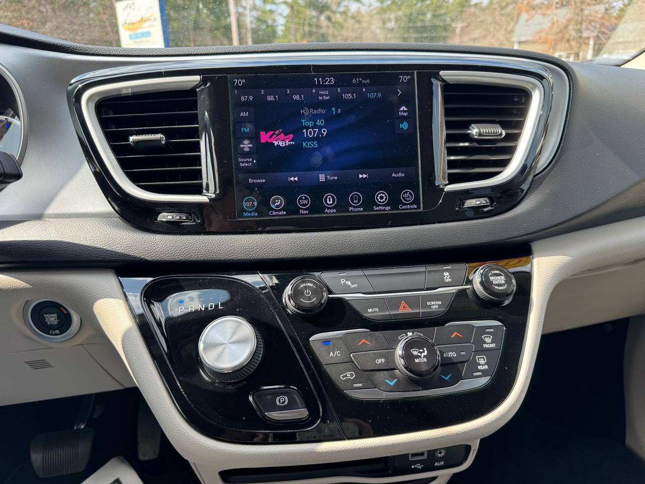 Chrysler Pacifica Hybrid Touring L FWD 2020