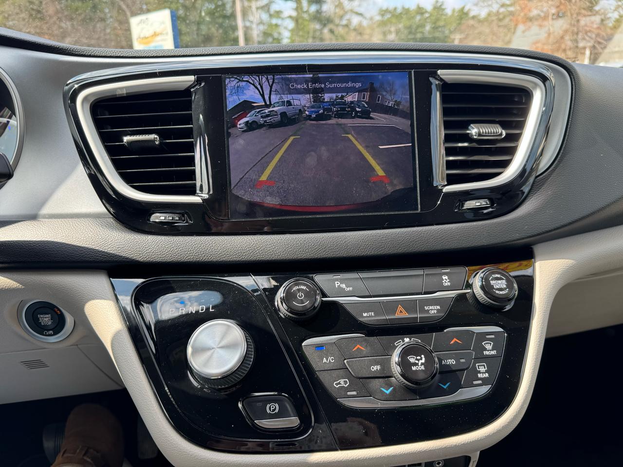 Chrysler Pacifica Hybrid Touring L FWD 2020