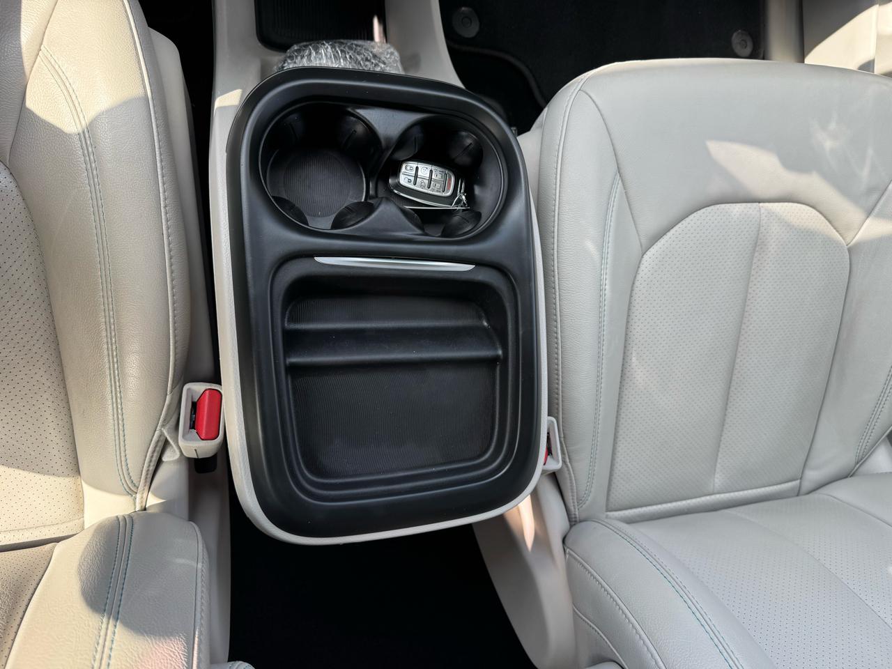 Chrysler Pacifica Hybrid Touring L FWD 2020