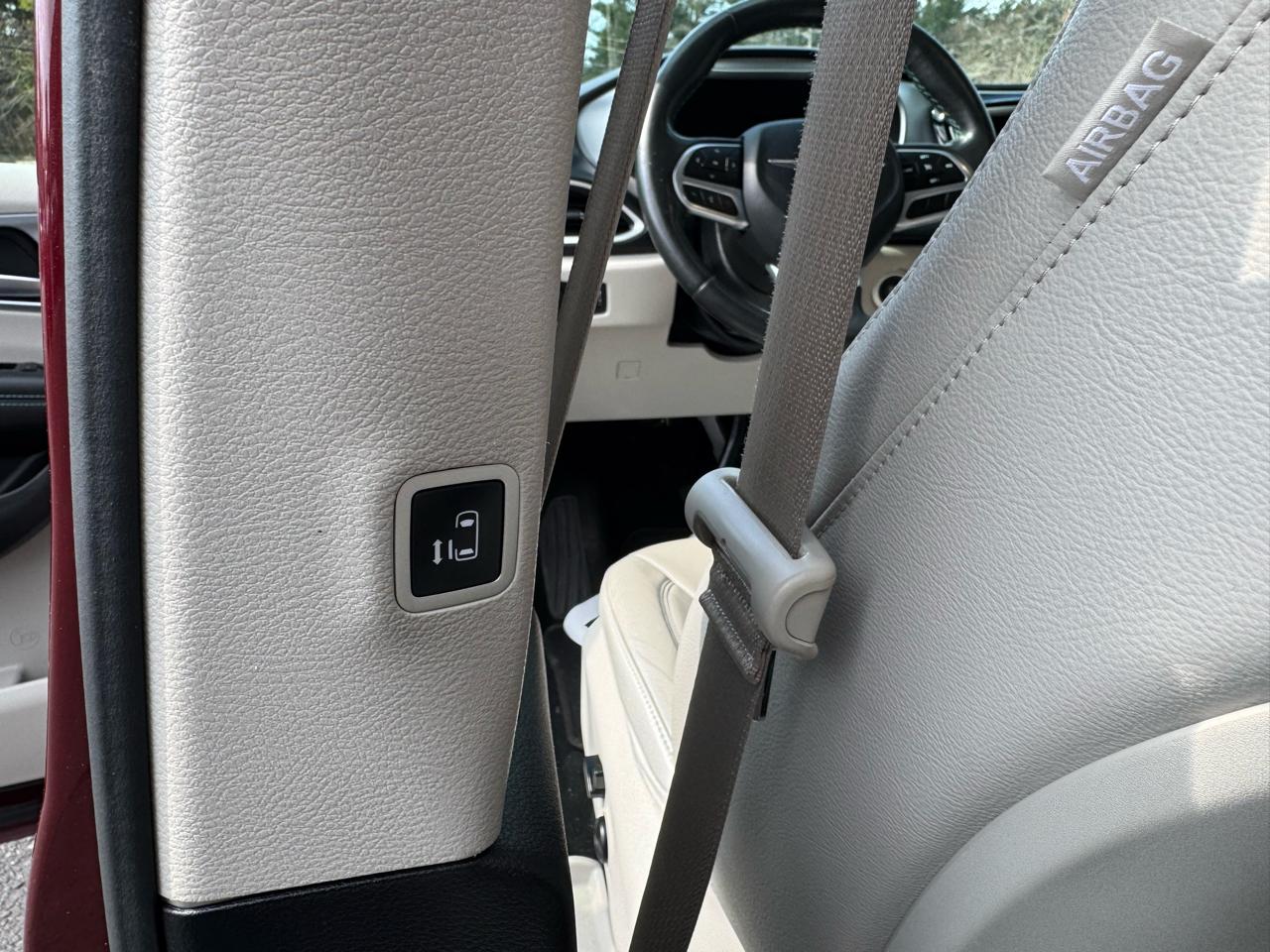 Chrysler Pacifica Hybrid Touring L FWD 2020