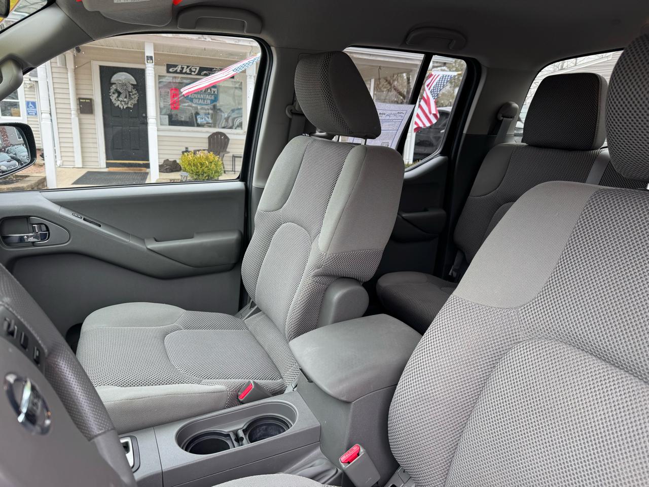 Nissan Frontier 4WD Crew Cab SWB Auto SV 2012