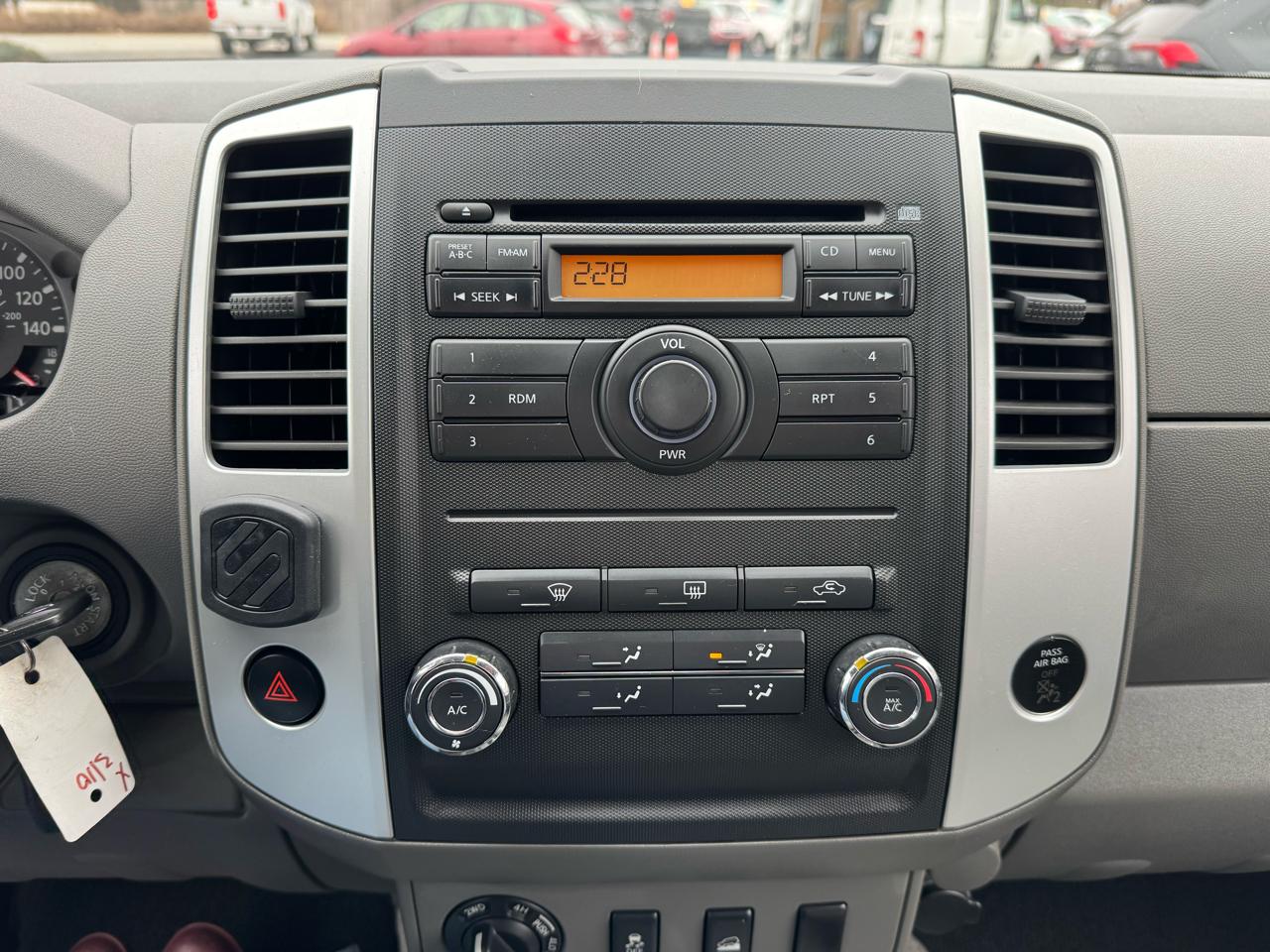 Nissan Frontier 4WD Crew Cab SWB Auto SV 2012
