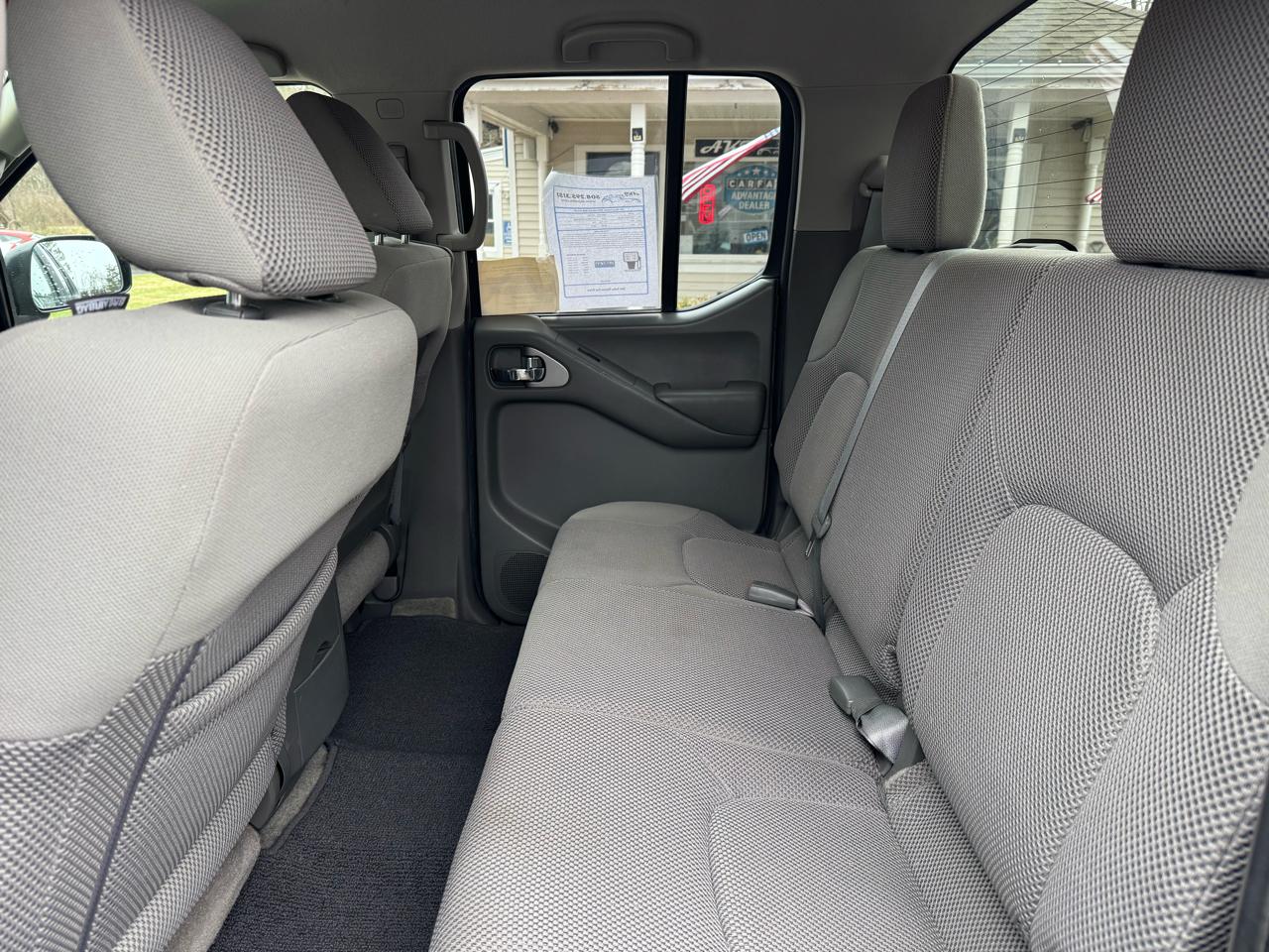 Nissan Frontier 4WD Crew Cab SWB Auto SV 2012