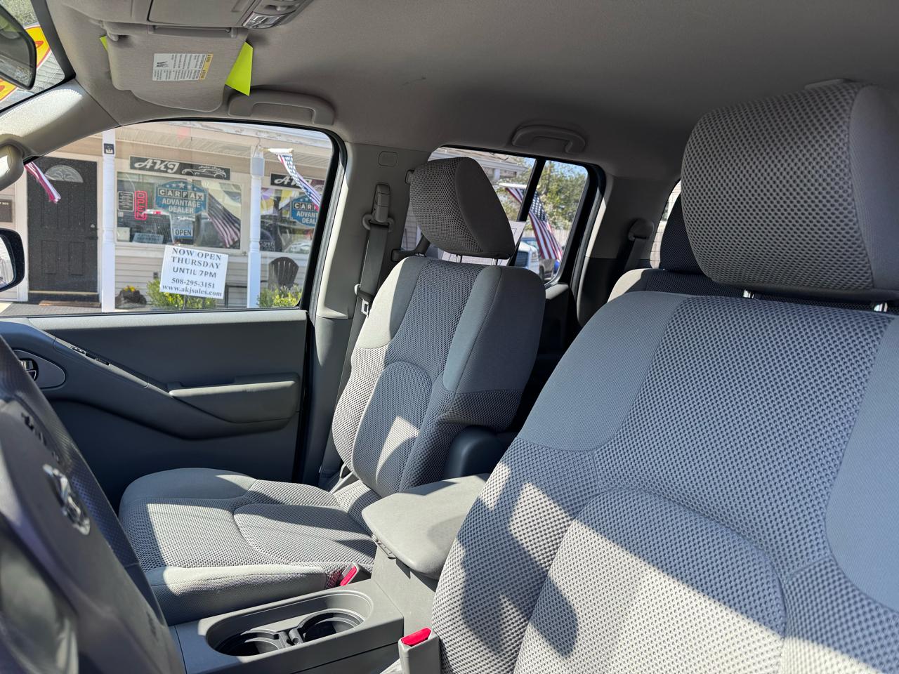 Nissan Frontier 4WD Crew Cab SWB Auto SV 2012