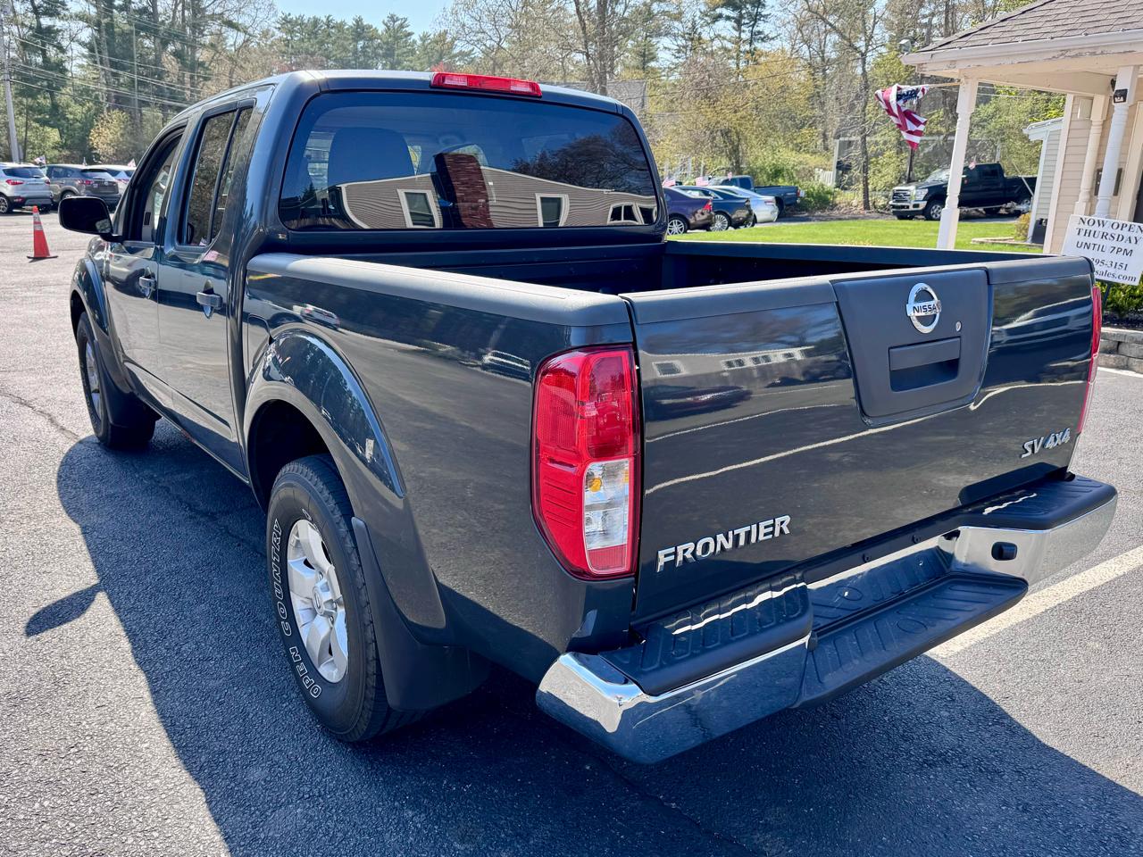 Nissan Frontier 4WD Crew Cab SWB Auto SV 2012