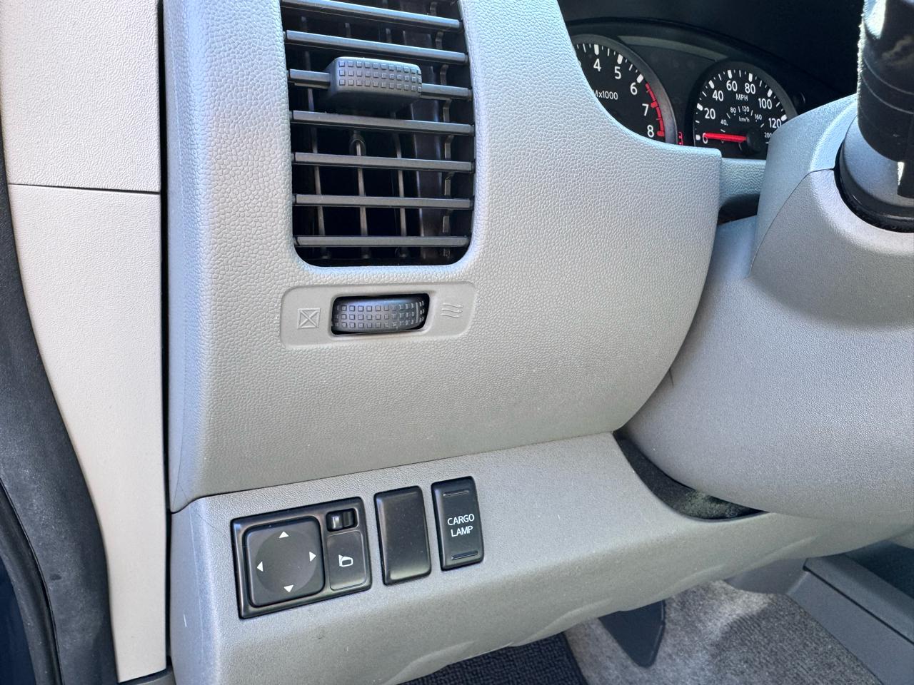Nissan Frontier 4WD Crew Cab SWB Auto SV 2012