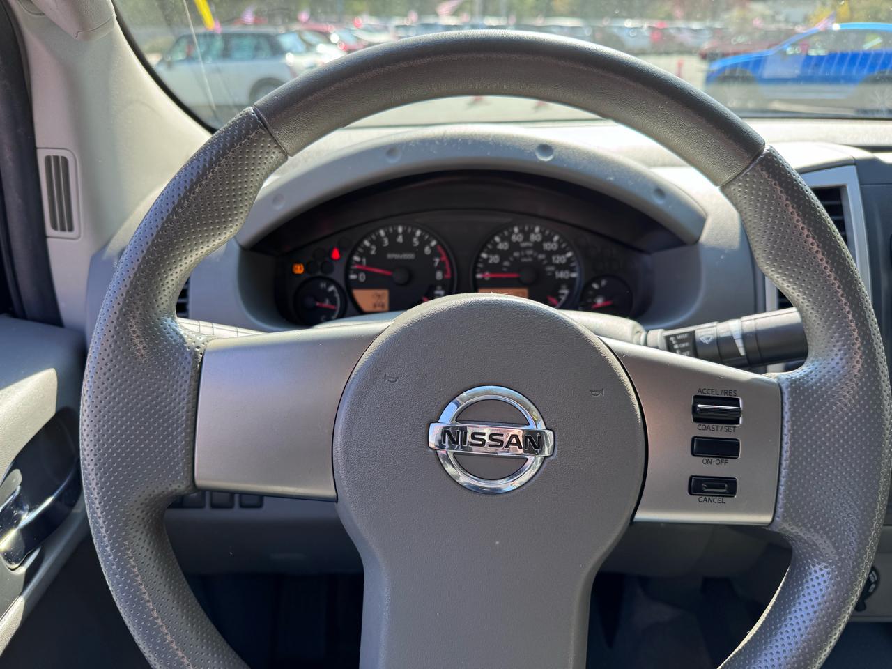 Nissan Frontier 4WD Crew Cab SWB Auto SV 2012