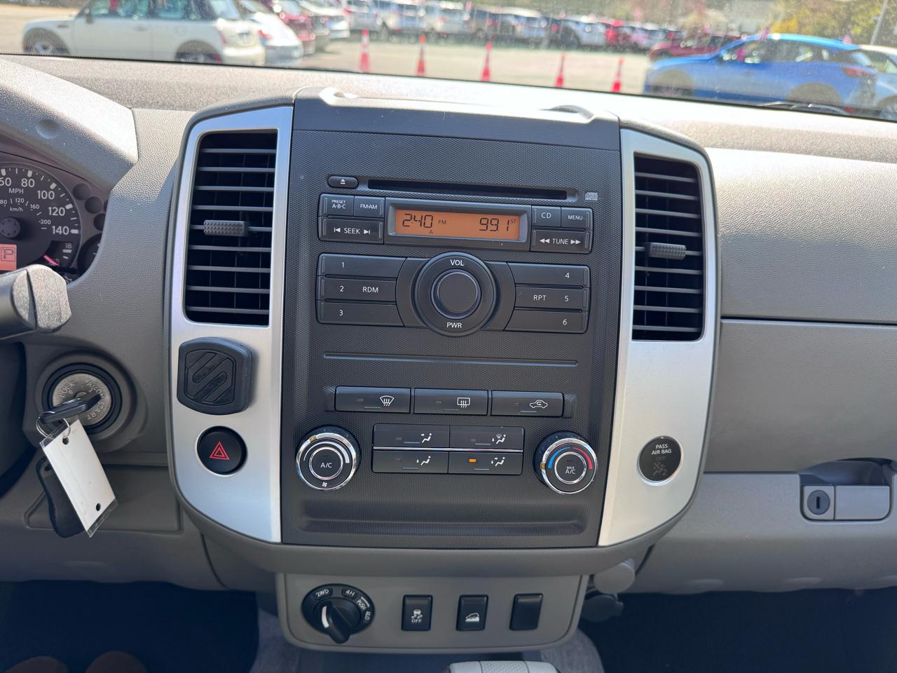Nissan Frontier 4WD Crew Cab SWB Auto SV 2012