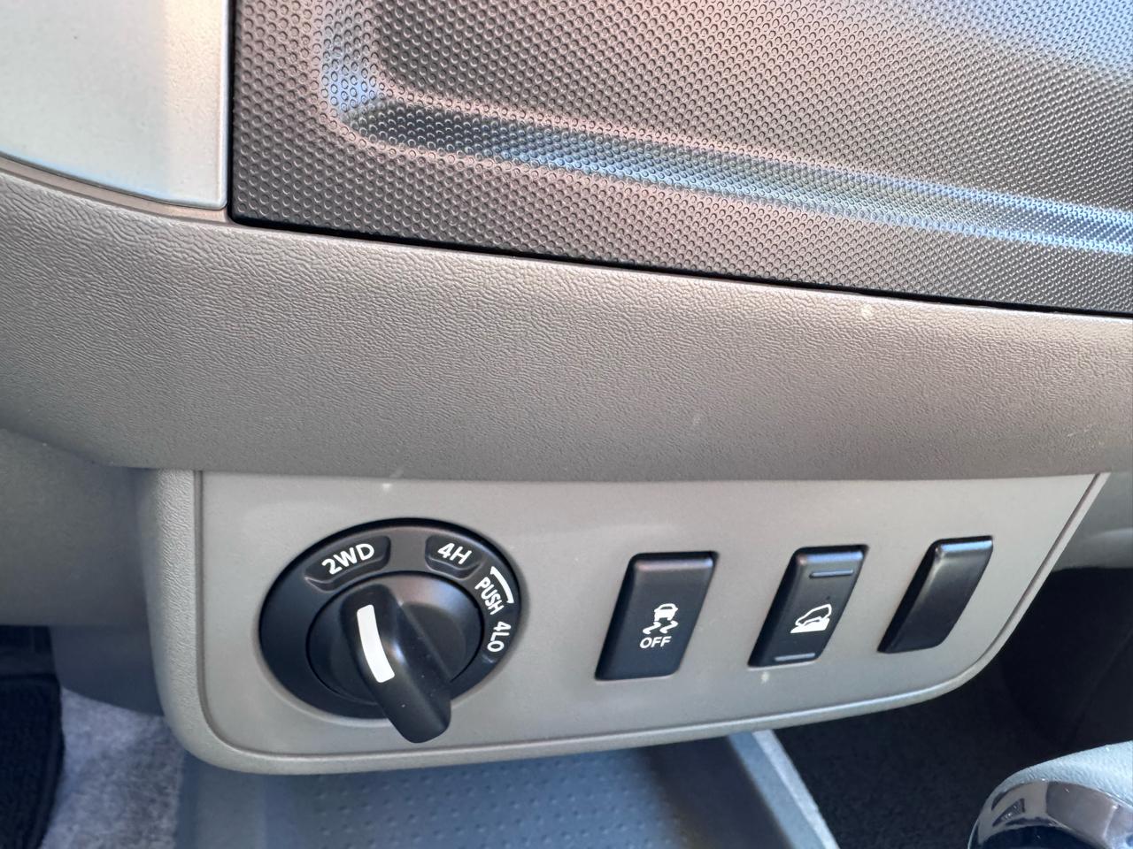 Nissan Frontier 4WD Crew Cab SWB Auto SV 2012