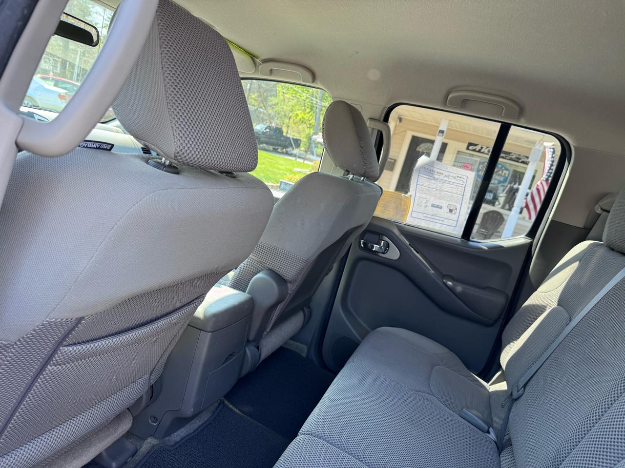 Nissan Frontier 4WD Crew Cab SWB Auto SV 2012