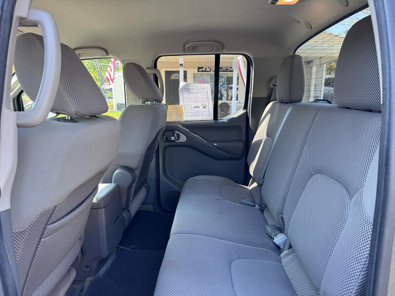 Nissan Frontier 4WD Crew Cab SWB Auto SV 2012