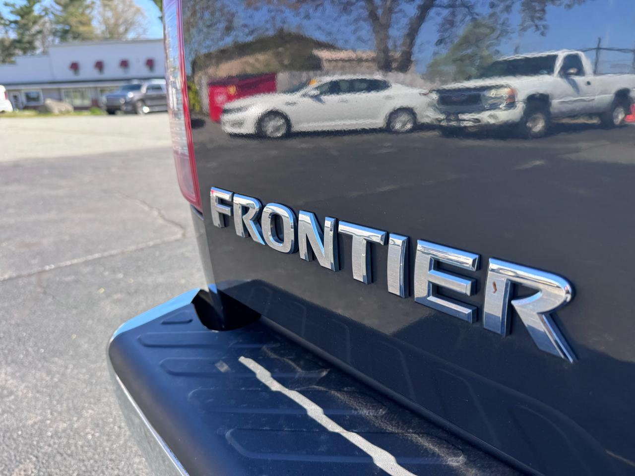 Nissan Frontier 4WD Crew Cab SWB Auto SV 2012