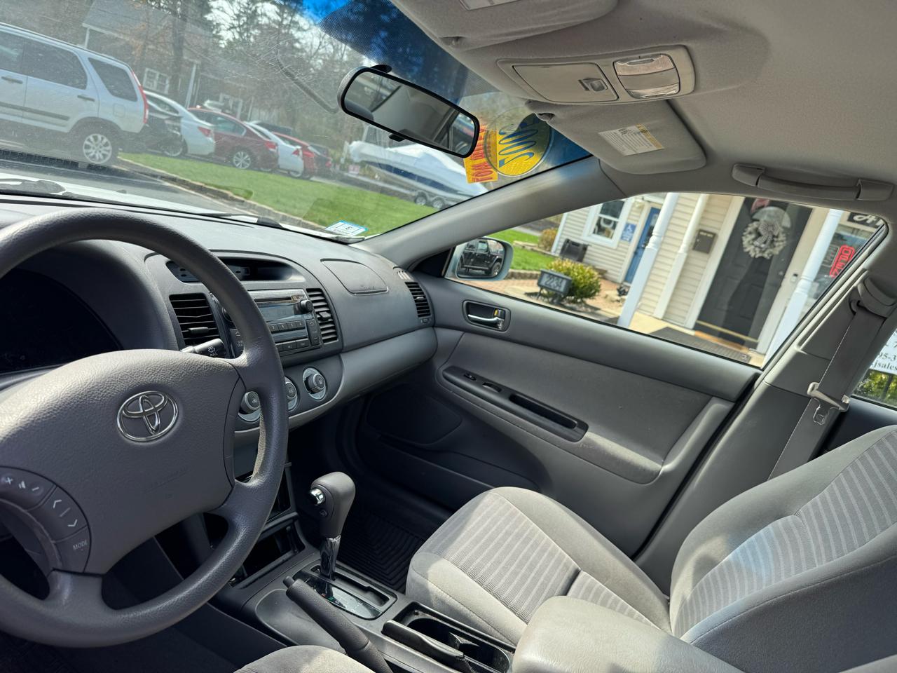 Toyota Camry 4dr Sdn XLE Auto (Natl) 2005