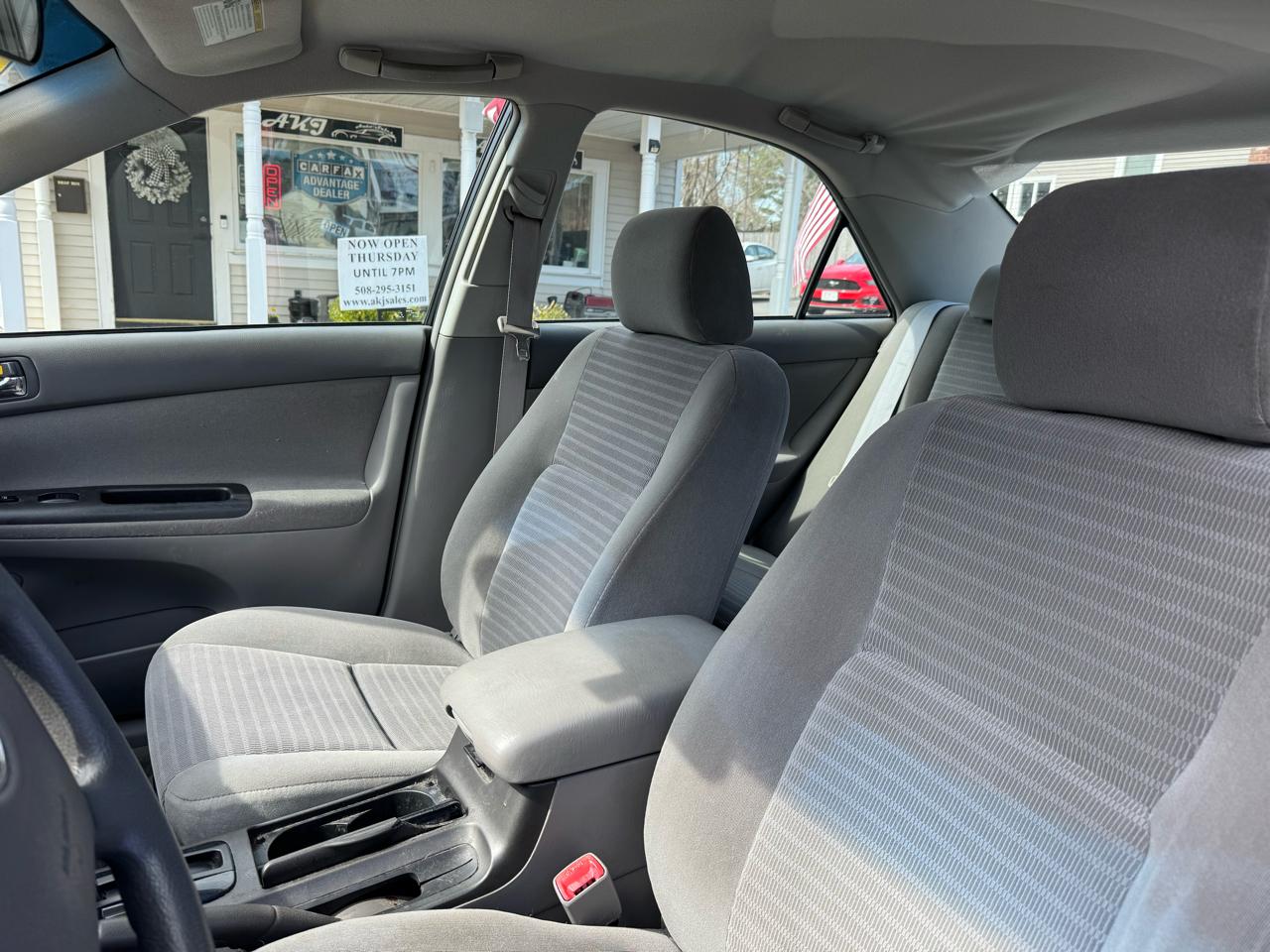 Toyota Camry 4dr Sdn XLE Auto (Natl) 2005