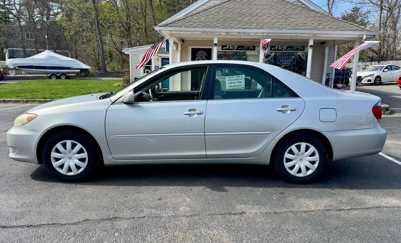 Toyota Camry 4dr Sdn XLE Auto (Natl) 2005