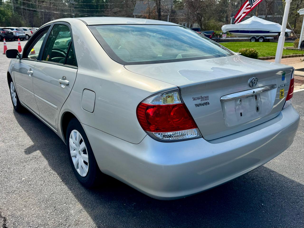 Toyota Camry 4dr Sdn XLE Auto (Natl) 2005