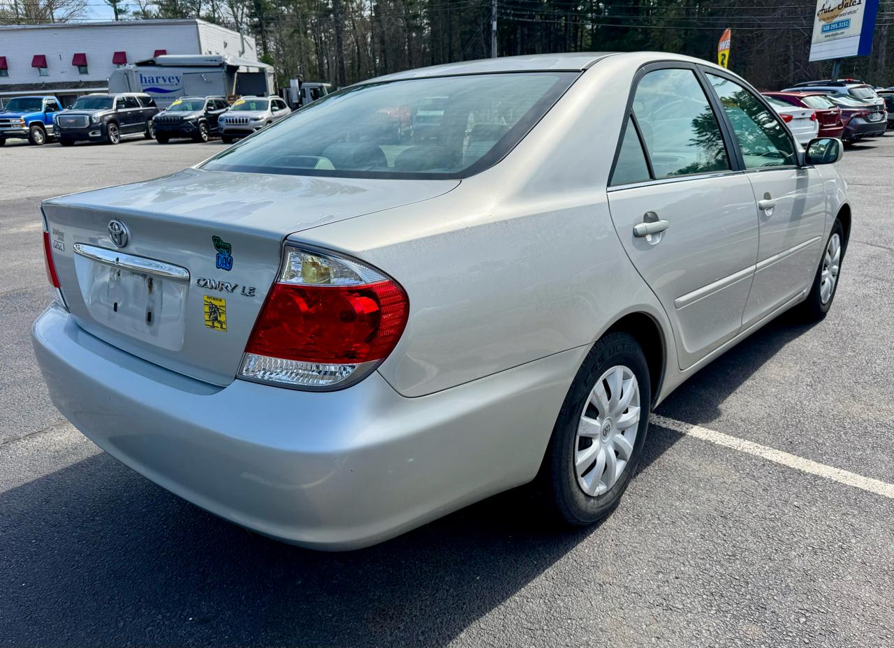 Toyota Camry 4dr Sdn XLE Auto (Natl) 2005