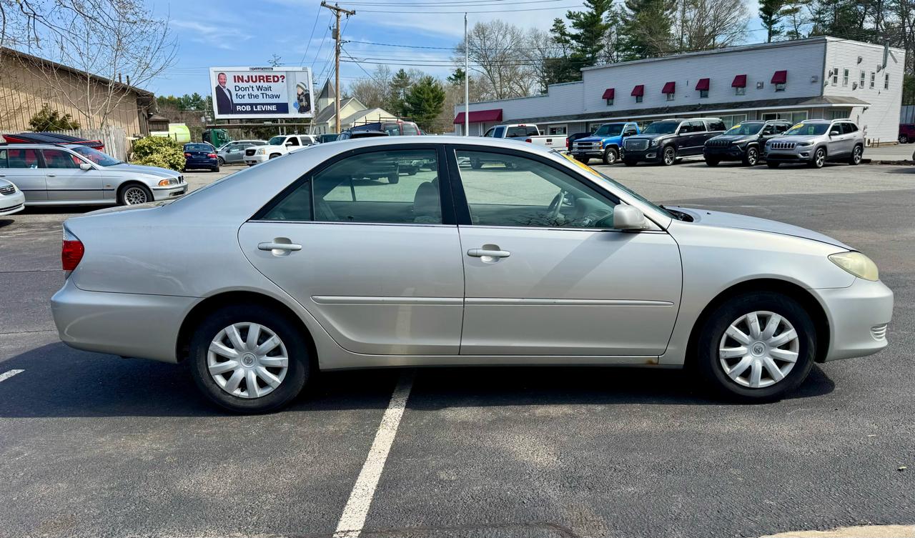 Toyota Camry 4dr Sdn XLE Auto (Natl) 2005