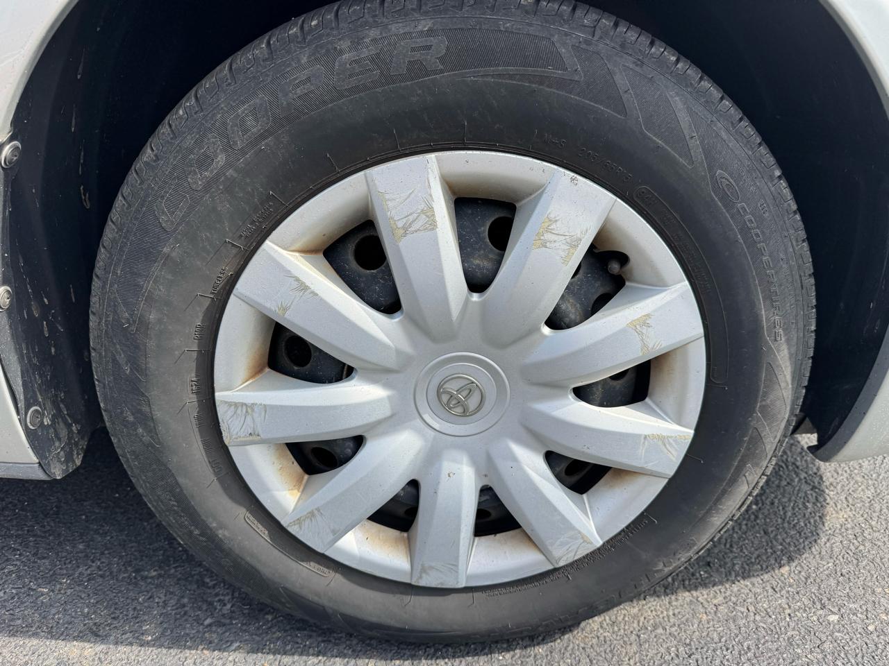 Toyota Camry 4dr Sdn XLE Auto (Natl) 2005