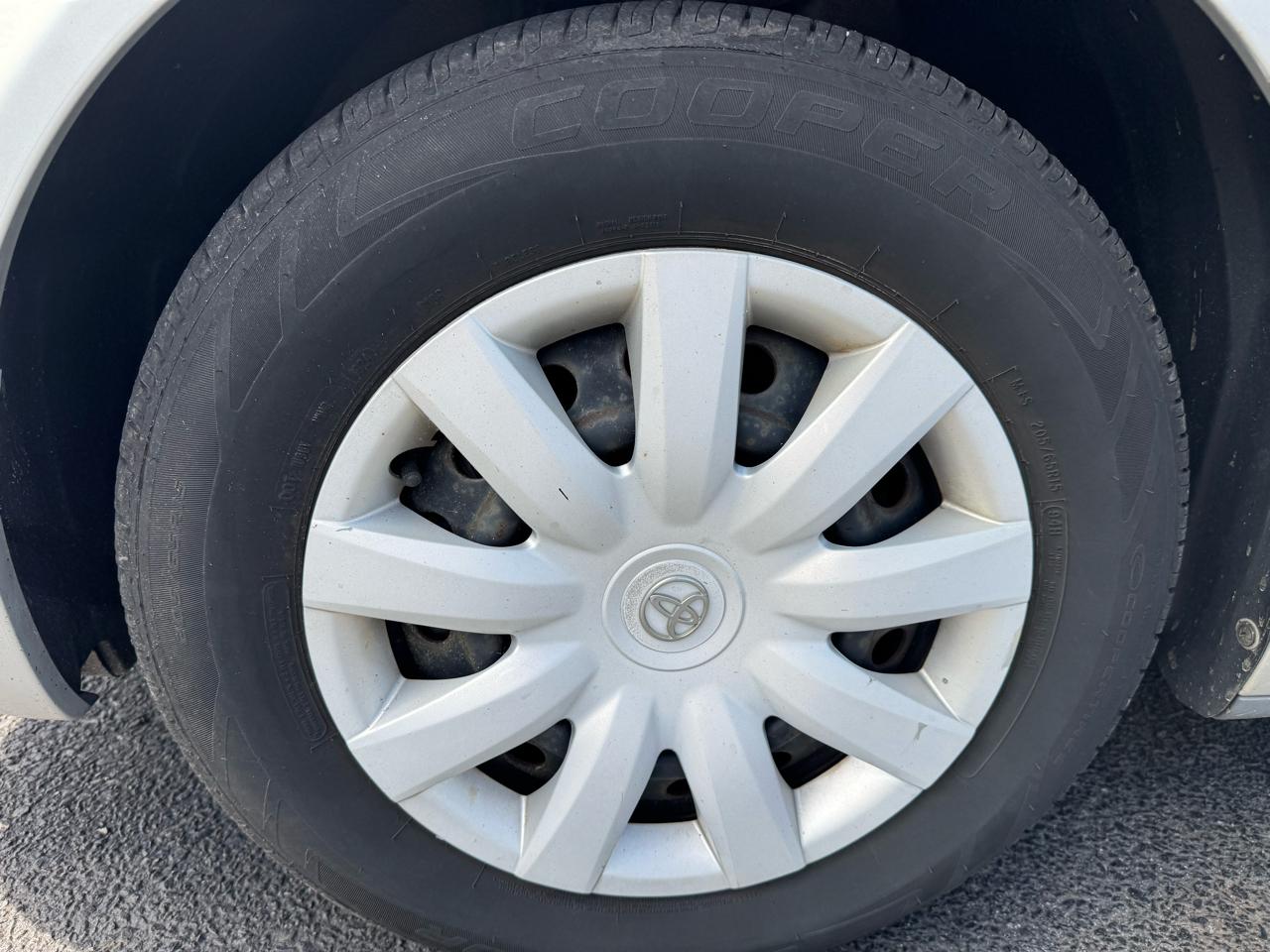 Toyota Camry 4dr Sdn XLE Auto (Natl) 2005