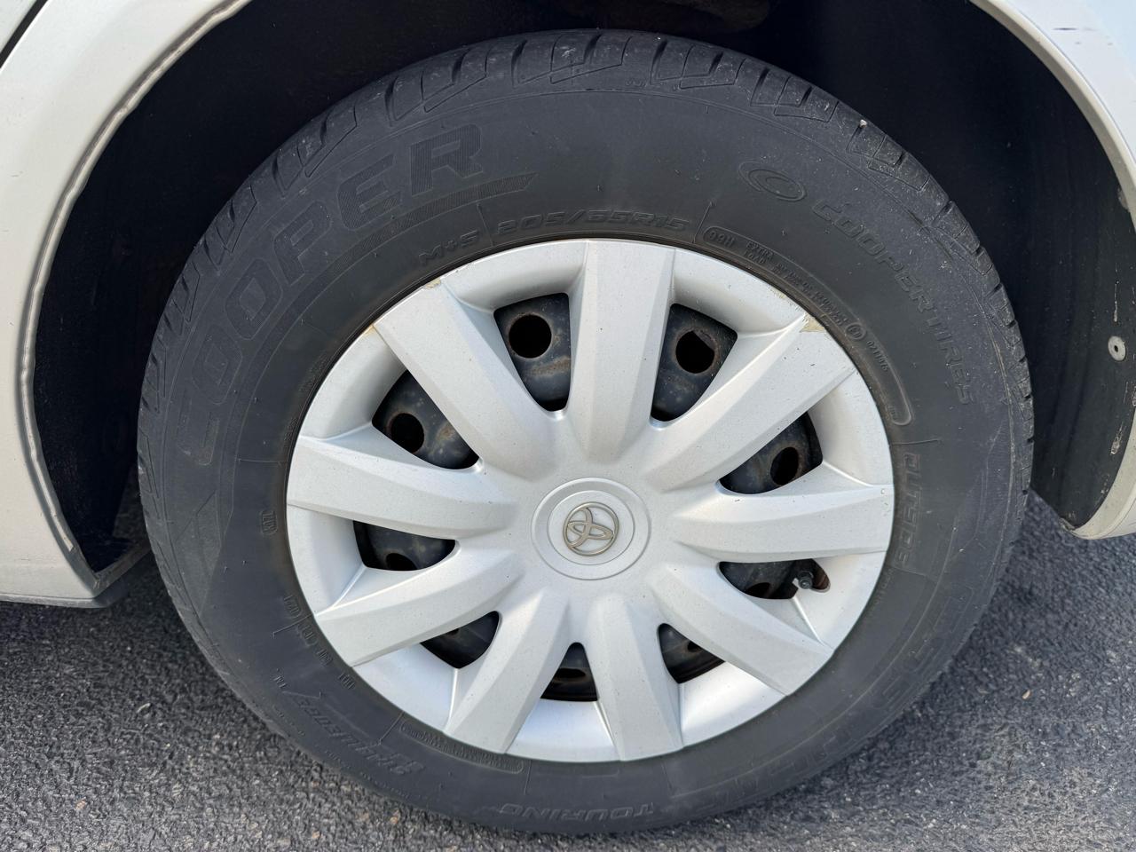 Toyota Camry 4dr Sdn XLE Auto (Natl) 2005