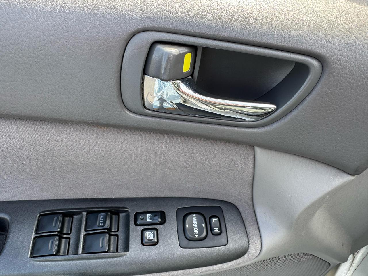 Toyota Camry 4dr Sdn XLE Auto (Natl) 2005