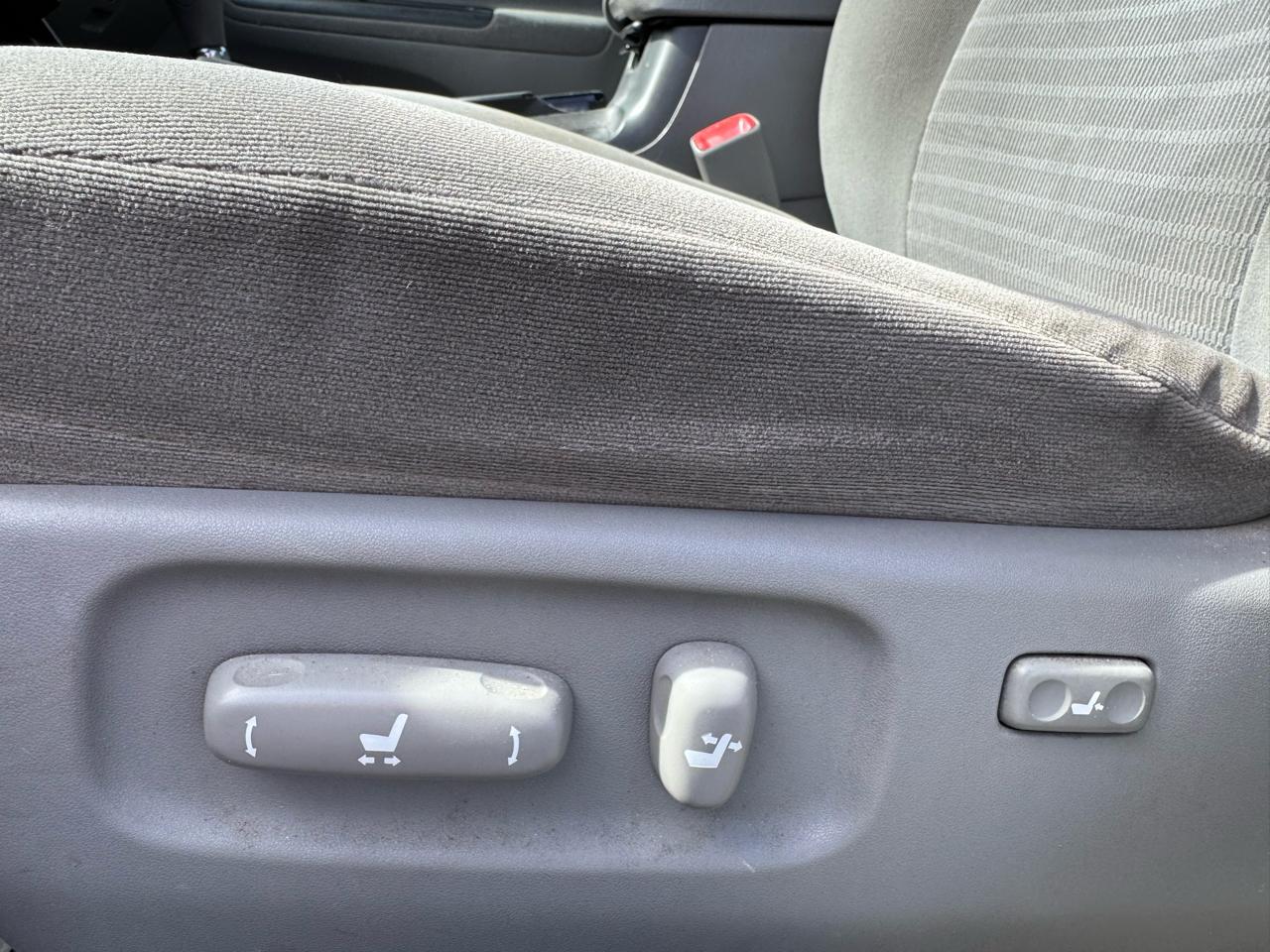 Toyota Camry 4dr Sdn XLE Auto (Natl) 2005