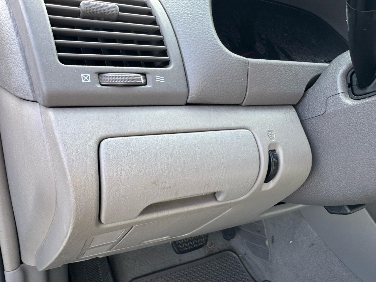 Toyota Camry 4dr Sdn XLE Auto (Natl) 2005