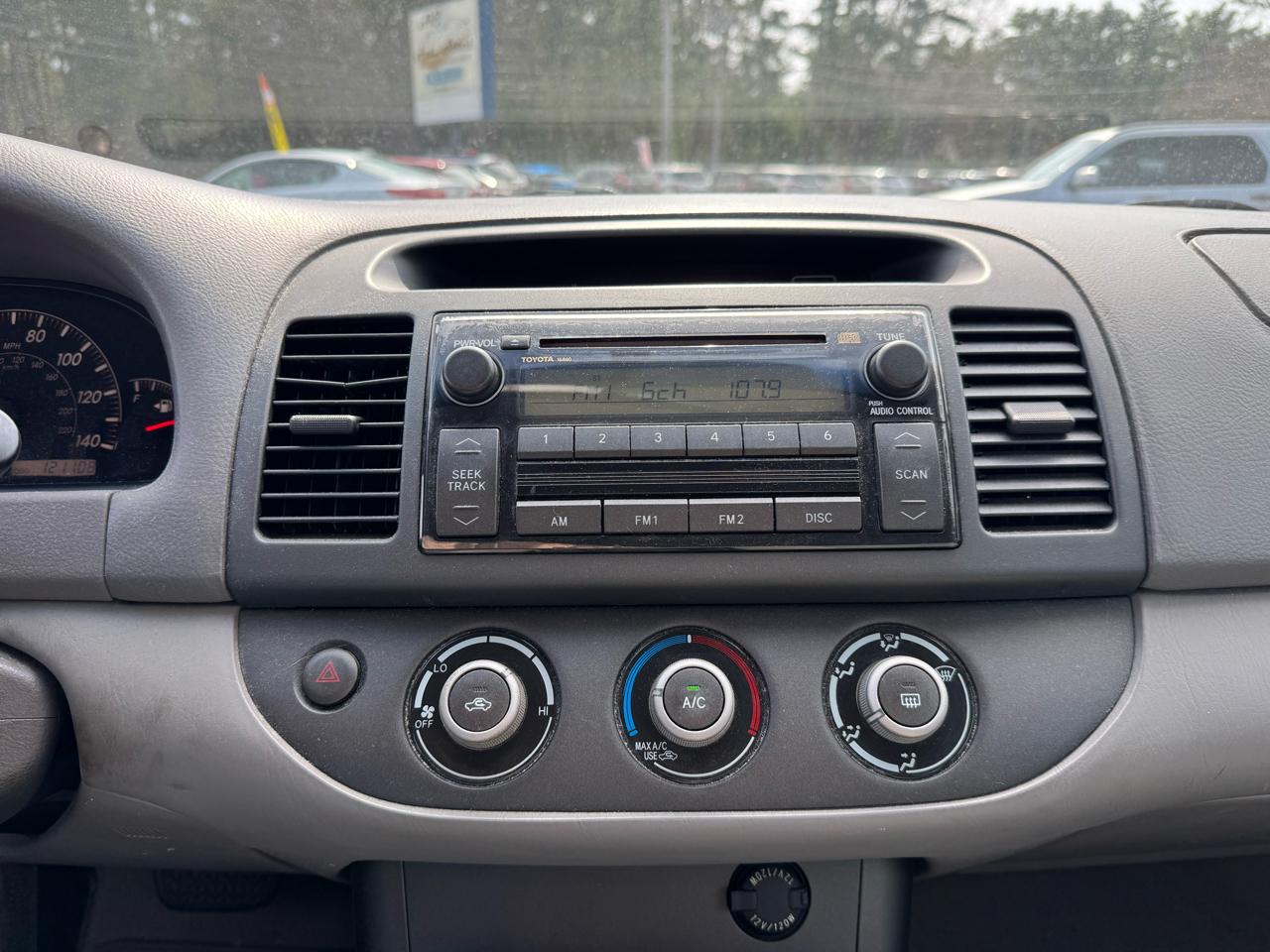 Toyota Camry 4dr Sdn XLE Auto (Natl) 2005