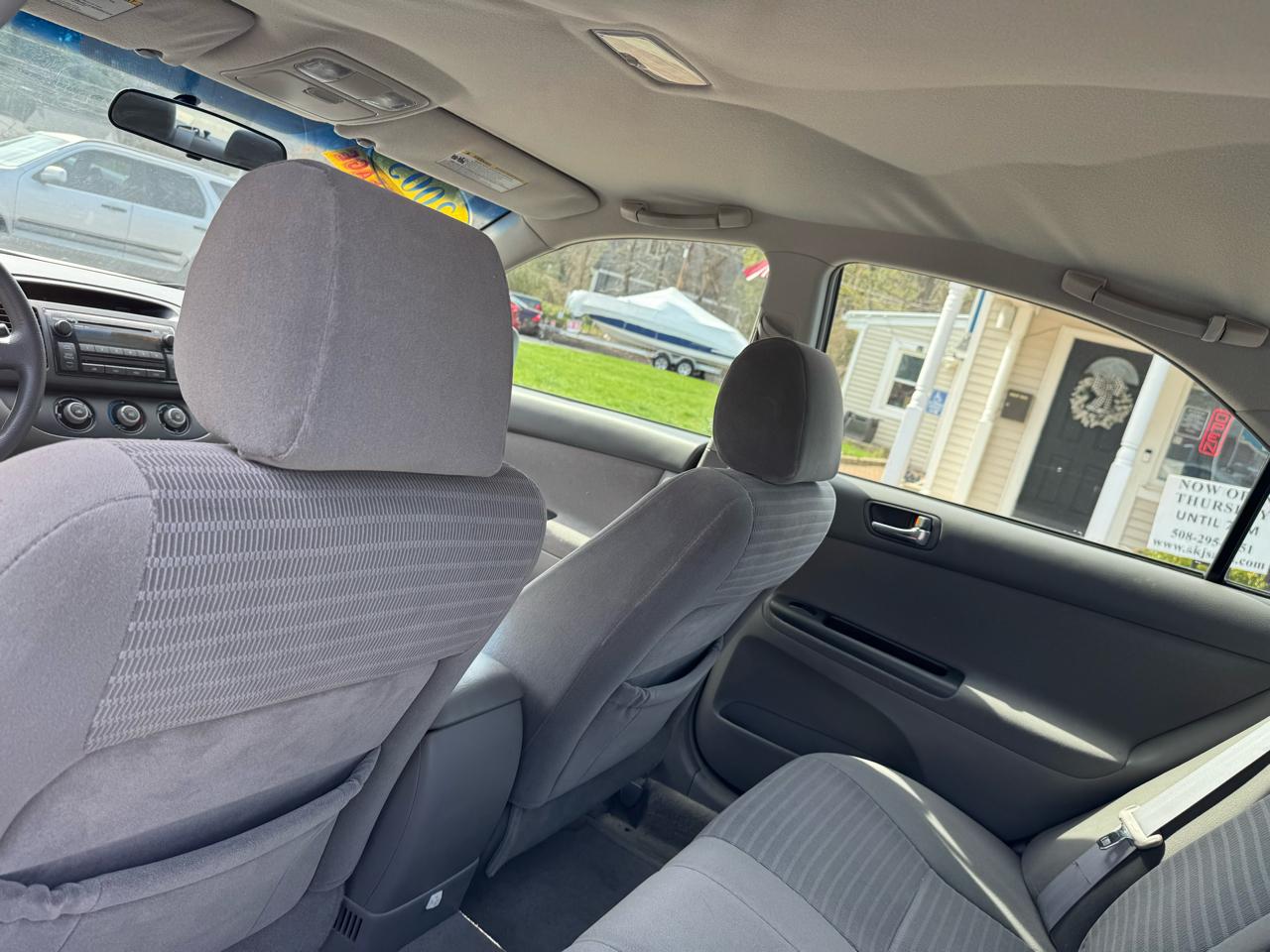 Toyota Camry 4dr Sdn XLE Auto (Natl) 2005